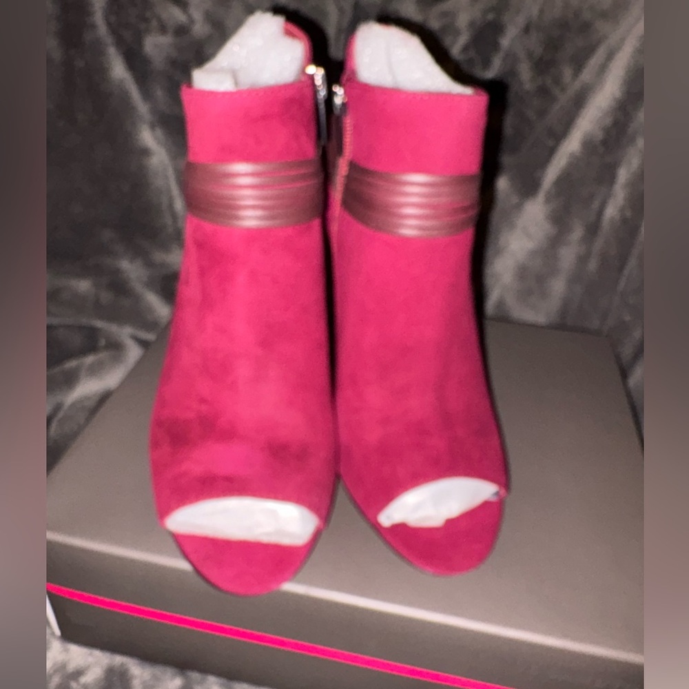 Vince Camuto Women’s Annavay Peep-Toe Booties
